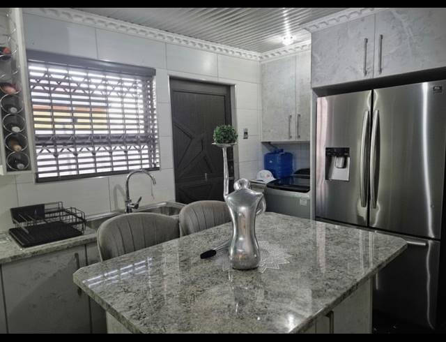 2 BEDROOM HOUSE FOR SALE IN SEBOKENG ZONE 11